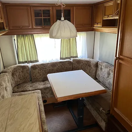 Przyczepa Hobby 460 Z Przedsionkiem W Debkach Кемпинг Дембки