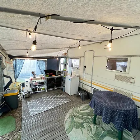 营地 Przyczepa Hobby 460 Z Przedsionkiem W Debkach