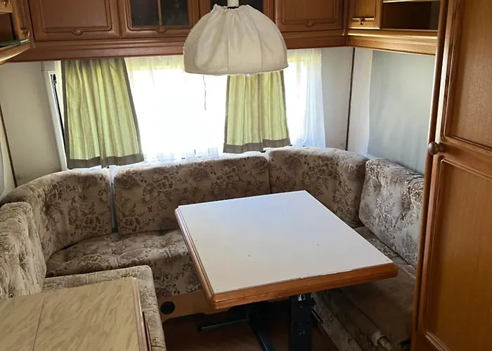 Przyczepa Hobby 460 Z Przedsionkiem W Debkach Кемпинг Дембки