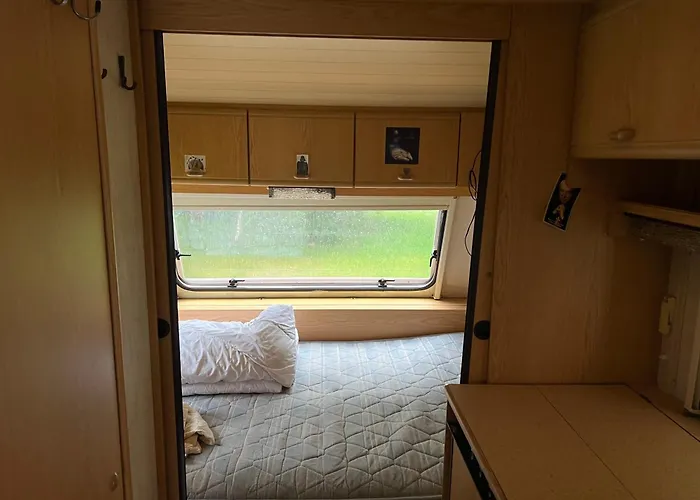 Przyczepa Hobby 460 Z Przedsionkiem W Debkach