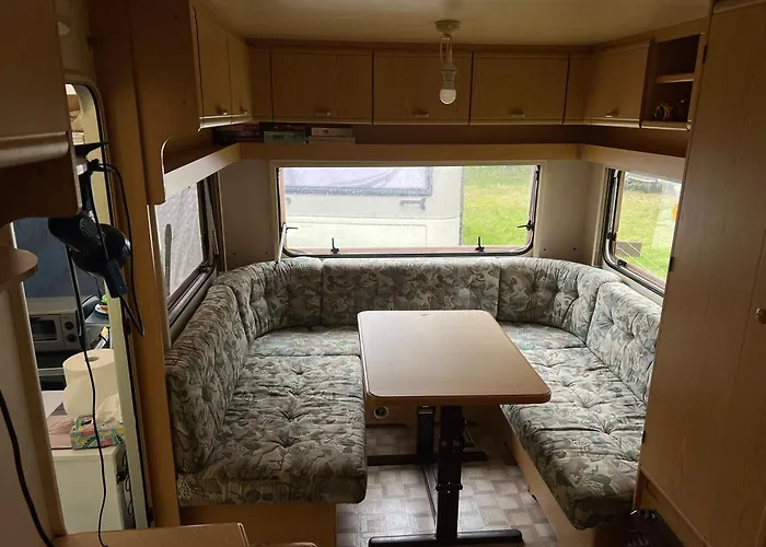 Кемпинг Przyczepa Hobby 460 Z Przedsionkiem W Debkach Дембки