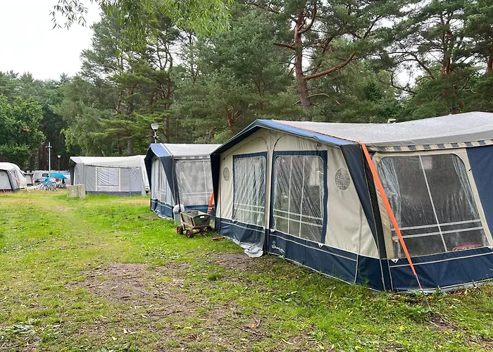 Кемпинг Przyczepa Hobby 460 Z Przedsionkiem W Debkach *